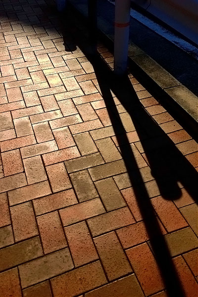 アンダーな世界にも光が必要