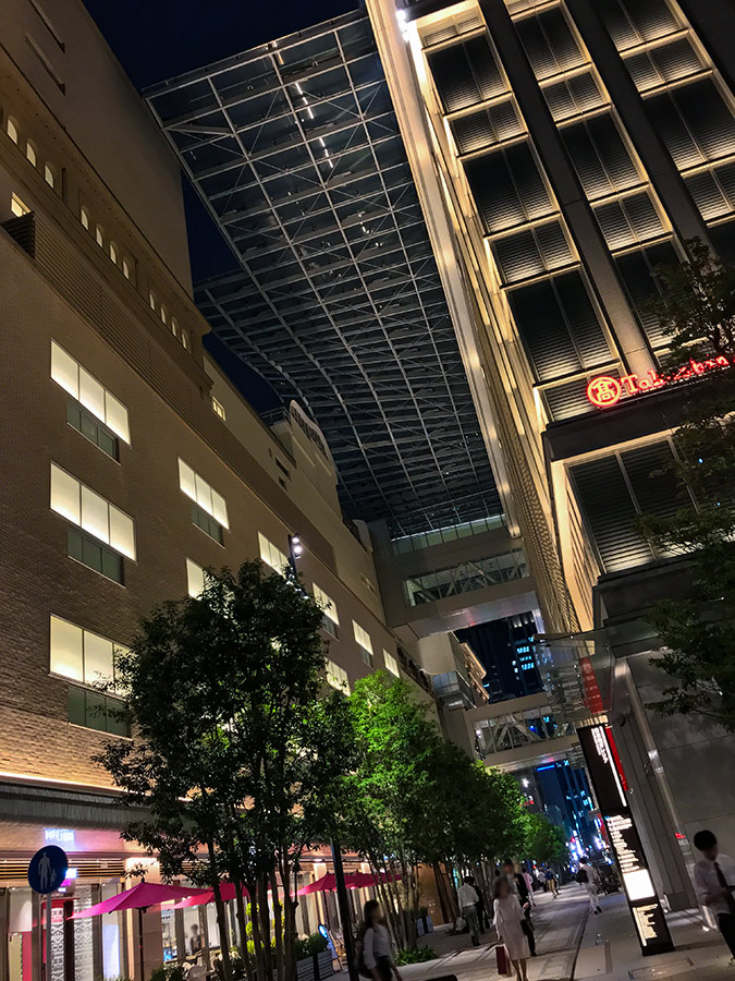 夜景を制するカメラたち宮本章光