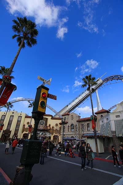 暗い画像は彩度が高く見える